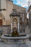 <center>L'église Saint-Trophime-Saint-André</center>La Fontaine Place de l’Église a été érigée au cours de l’année 1849, son architecture s'inspirant du portail de l’église. Elle se compose de deux colonnes soutenant un arc en plein cintre, surmonté d’une corniche moulurée et couronnée d’un toit pyramidal. Le large buffet d’eau s’inspire de l’architecture antique. Il est orné dans sa partie centrale d’un mufle de lion. Ce type de représentation est ici le témoignage d’une iconographie léguée par les édifices religieux du 11ème siècle.