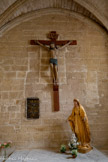 <center>L'église Saint-Trophime-Saint-André</center>Christ en croix, 17e siècle (?) : bois peint (polychrome), avec apprêt, le levers est sculpté, la croix est moderne. La statue polychrome et dorée de la Vierge Marie, aux pieds du Christ en Croix.