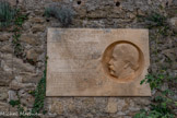 <center>Château de Lourmarin</center>Plaque en souvenir de Robert Laurent Vibert (1883-1925).
