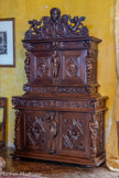 <center>Château de Lourmarin</center>La Sallestre. Cabinet Renaissance - œuvre bourguignonne de la fin du l6ème siècle, noyer, attribué à l’Atelier de Hugues Sambin, (Gray 1520, Dijon 1601), fils de menuisier bourguignon et maître menuisier lui-même. Il est mentionné sur le chantier du château de Fontainebleau en 1544 auprès du Primatice et de Sebastiano Serlio (probable architecte du château de Lourmarin).
Sambin n’est pas que menuisier et ébéniste, il est aussi sculpteur et graveur sur bois, ingénieur et architecte de la ville de Dijon.
Il va créer dans son atelier bourguignon, un mobilier au vocabulaire décoratif emprunté à l’art bellifontain et à l’architecture (inspiré par les traités d’architecture d’Androuet du Cerceau). Le Cabinet était un meuble de collectionneur. Il comporte deux corps munis de portes et de tiroirs qui renfermaient les pièces les plus précieuses des collections de son propriétaire. L’ensemble présente un très riche décor de sculptures en ronde bosse sur les thèmes de la mythologie grecque présents à Fontainebleau : Pan, Faunes et Bacchantes. Aux angles et au centre des deux corps du meuble se trouvent des Termes (personnages masculins) et des Cariatides (personnages féminins) donnant l’impression de supporter l’étage supérieur. Sur les pourtours du meuble, des têtes d’animaux et des visages grimaçants sont sculptés ainsi que des rinceaux de feuilles et de fleurs d'acanthes.