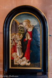 <center>Château de Lourmarin</center>Le petit salon. La Vierge à l'Enfant, peinture sur bois, circa 1470 (collection Fondation Laurent-Vibert). Ecole de Fra Filippo Lippi, Florence Renaissance Italienne.
Fra Filippo Lippi (1406-1469), élève de Masaccio, protégé des Médicis, était connu pour ses nombreuses représentations de la Vierge, appréciées pour leurs élégantes silhouettes et la finesse des traits et la transparence des voilages. Il représentait sa femme Lucrezia Buti célèbre pour sa beauté.
Botticelli est entré dans son atelier en 1465, comme apprenti.