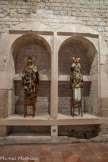 <center>Montélimar. Le château des Adhémar. </center> Le seigneur et sa femme, mis au placard.