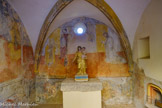 <center>Crestet</center>Chapelle de Notre-Dame de l'Annonciation. A l'intérieur, parois et plafond sont recouverts de peintures murales contemporaines de la construction et d'un décor géométrique sur les soubassements plus tardif, composé de rinceaux rouges sur fond ocre jaune que l'on découvre grâce au travail des restaurateurs. Restaurée par Dominique Luquet et Isabelle Rolet, Vierge à l'Enfant restaurée par Dominique Luquet.