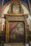 <center>L'église Saint-Nicolas. </center>Chapelle des âmes du purgatoire. Au-dessus de l’autel (XVIIe) un tableau représente un cardinal en prière. II s'agit de St Charte Borromée, évêque de Milan, qui contribua fortement à la réforme de l’église catholique au Concile de Trente. Il avait aussi courageusement secouru les pestiférés dans sa ville en 1576.
Ayant survécu, il fut canonisé en 1610 et devint un des saints protecteurs de la peste et des épidémies.
St Charles Borromée joue ici un rôle d’intercesseur en faveur de tous les pertuisiens morts sans sacrement lors des nombreuses épidémies (pestes, choléra) qui frappèrent la ville entre le XIVe et le XIXe siècles.