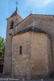 Église Notre-Dame-et-Saint-Christophe de Saint-Christol. <br> Le chevet pentagonal de la partie romane est percé d'une fenêtre absidiale unique et recouvert de lauzes.