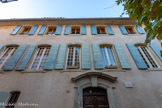 <center>Vaison-la-Romaine : la haute-ville.</center>L'hôtel du marquis de Taulignan (XVIIème siècle) jouxte la chapelle des Pénitents Blancs.