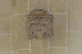 <center>Vaison-la-Romaine : la chapelle Saint-Quenin</center>Clé de voûte avec les armoiries de l’évêque Joseph-Marie de Suarès
