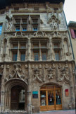 <center>La maison des Têtes</center>Elle est caractéristique d'une époque de transition entre le style gothique flamboyant et le début de la Renaissance.