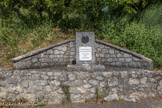<center>Brantes</center>Monument à la mémoire de Charles Antonin (1888-1967), président de la fédération de cyclotourisme, qui a fait découvrir Brantes.