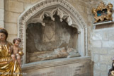<center>L'église Notre-Dame </center>Arnaud de Via était le neveu du deuxième pape d'Avignon, Jean XXII. Il fit construire cette église comme chapelle funéraire.